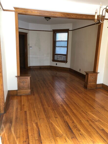 Building Photo - 3326 N Clark St