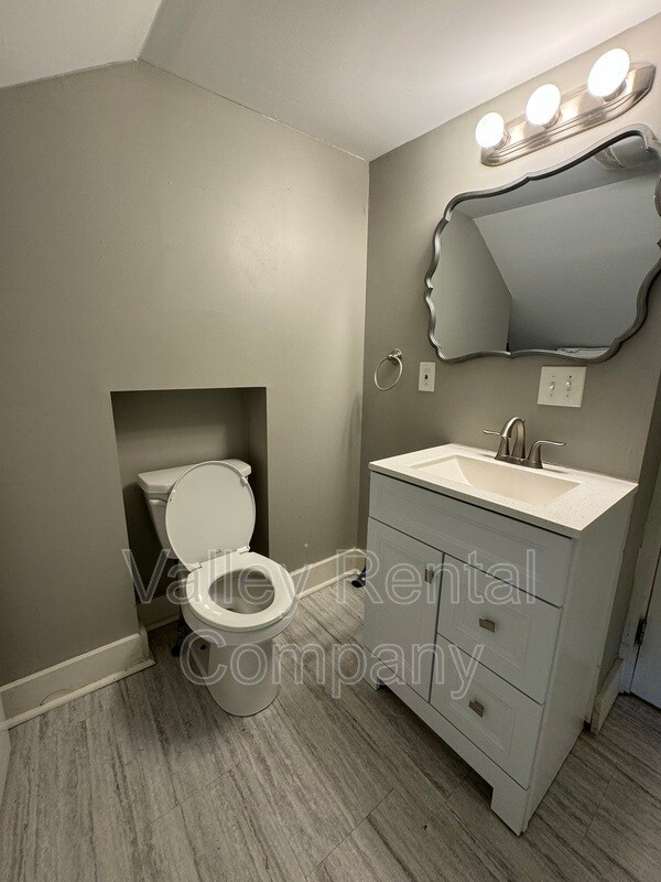 Building Photo - 190 Russell St