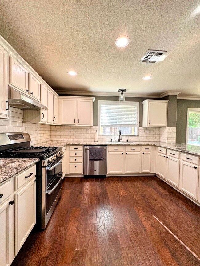 Building Photo - 4 bd 3 bth in Quiet Natomas Neighborhood