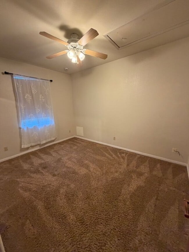 Building Photo - Beautiful 3 Bedroom and 2 Bathroom Home in East Sac $2,795.00 per month