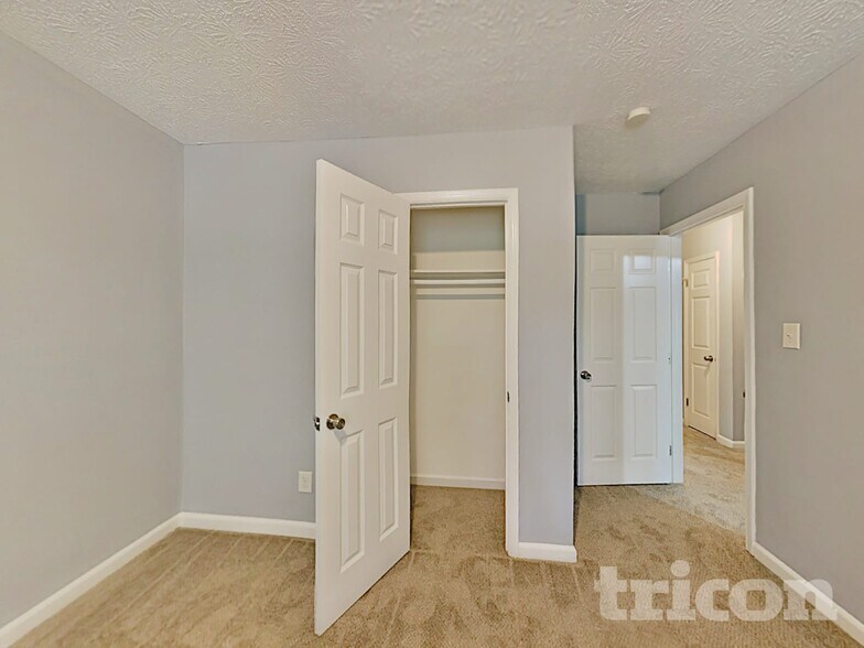 Building Photo - 718 Post Rd Ln