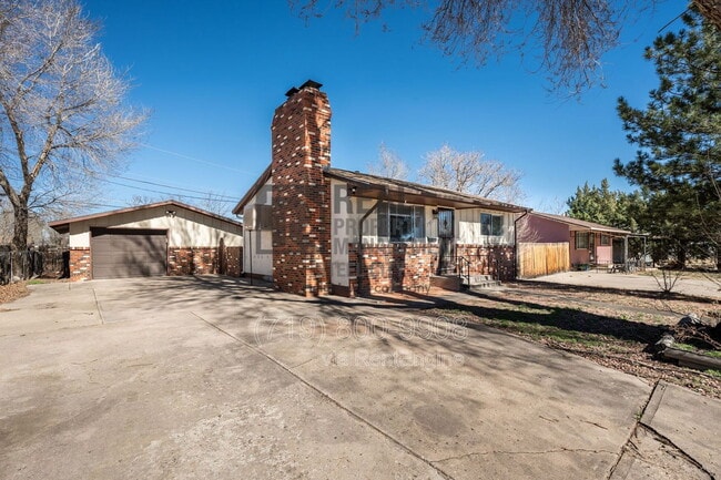 Building Photo - 3211 Fairfield Ln