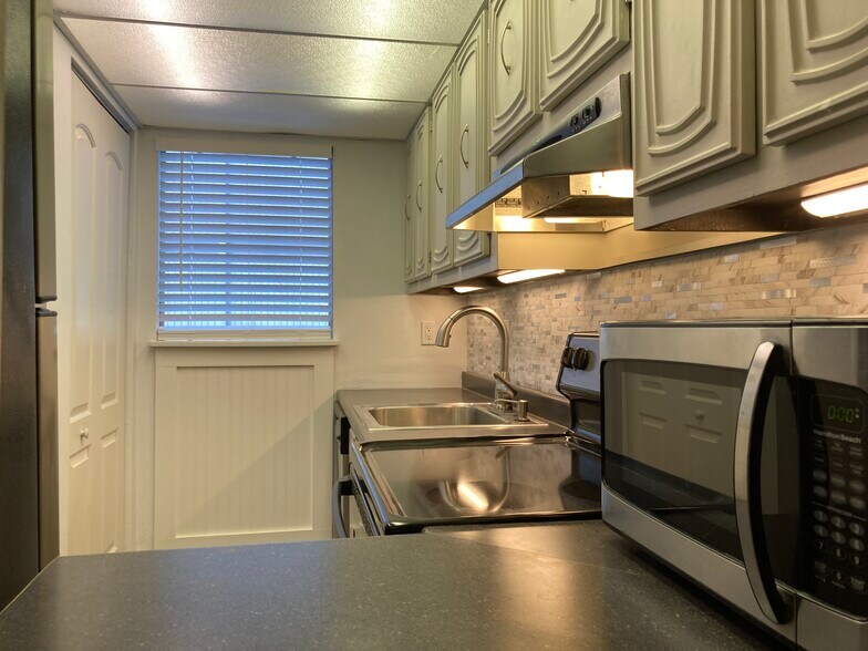 Building Photo - 705 SW 75th St