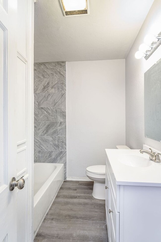 Building Photo - Charming home in the Heart of the Urban Core