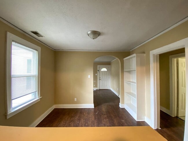 Building Photo - 3 bed, 2 bath near Highland and Spottswood