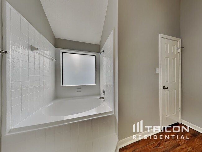 Building Photo - 7315 Rancho Mission Drive Houston TX