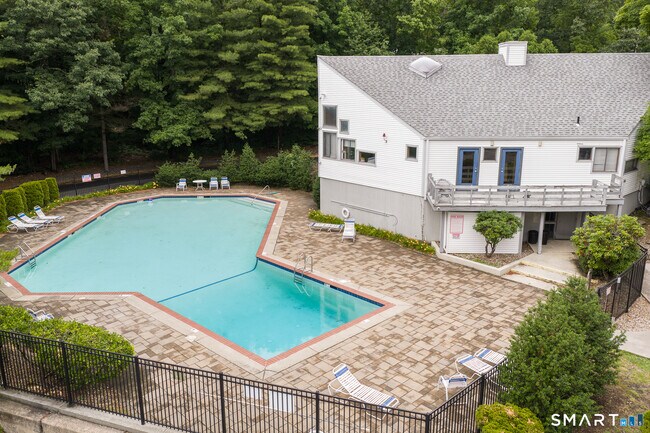 Building Photo - 5 Staunton Ct