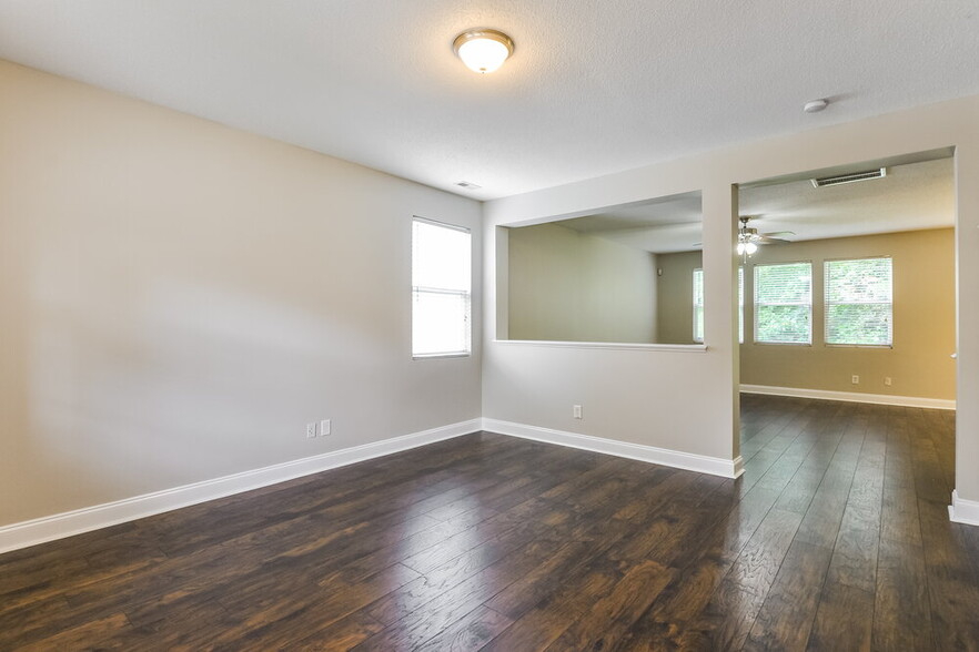 Building Photo - 133 Smart Ct