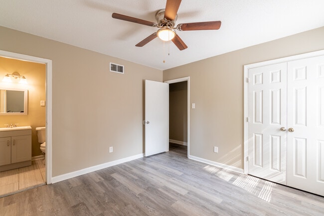 Building Photo - 2248 Colonial Hills Dr