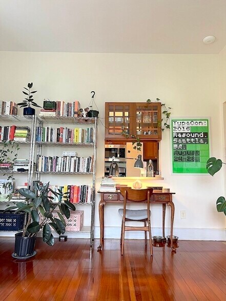 Primary Photo - 371 Harvard St