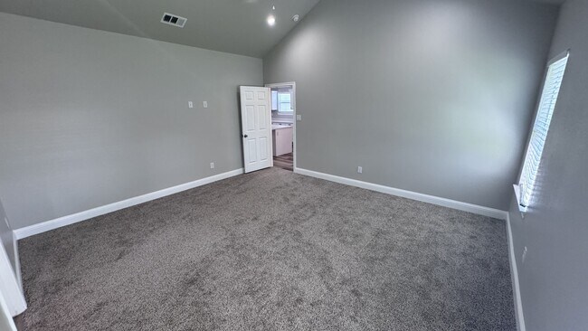 Building Photo - 803 Sayle St