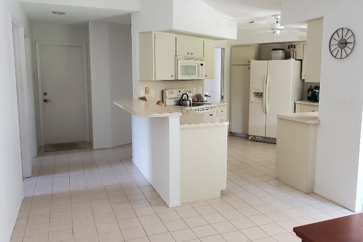 Kitchen and breakfast nook - 6960 Country Lakes Cir