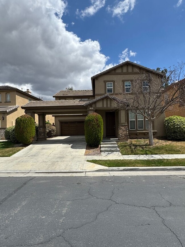 Building Photo - Spacious 3-Bed Lakeview Home with Loft & Community Amenities