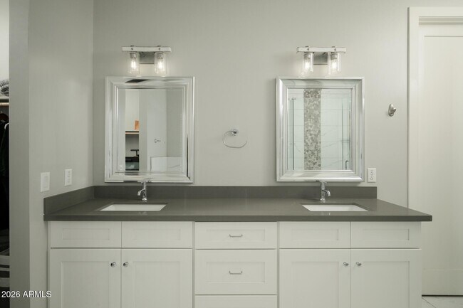 Building Photo - 2821 N 28th Pl