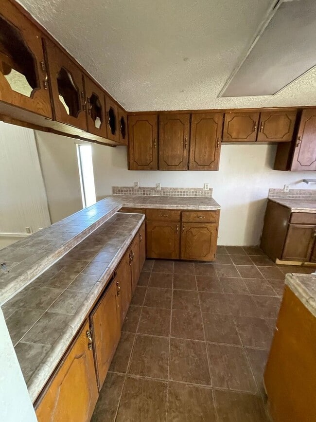 Building Photo - Spacious & Affordable Home for Lease on Go...
