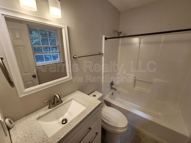Building Photo - 507 Whitehall Ln