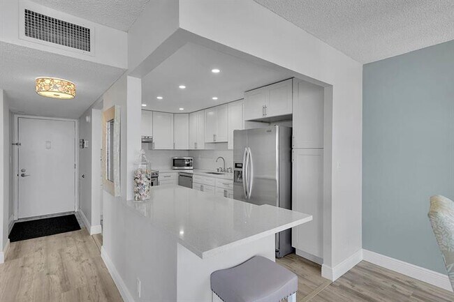 Building Photo - 531 N Ocean Blvd
