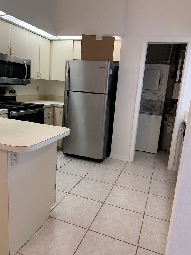 Building Photo - 300 New Waterford Pl