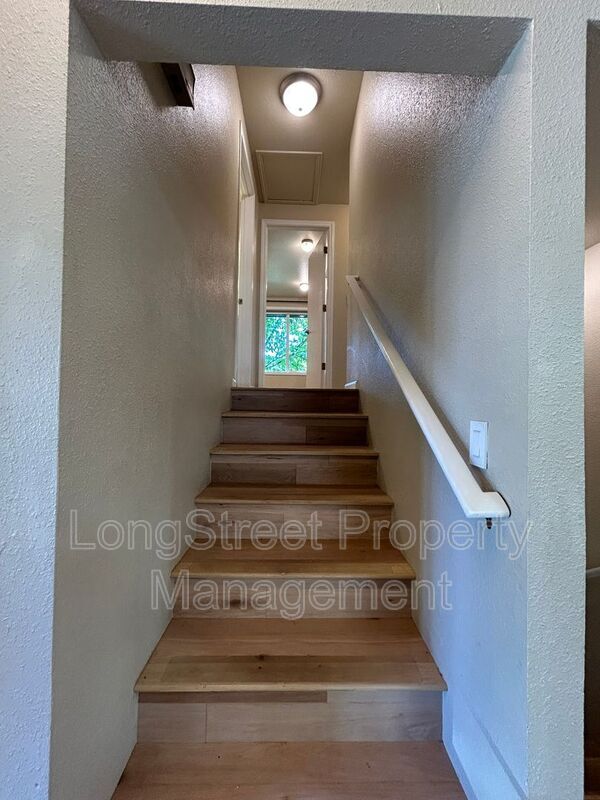 Building Photo - 4181 NW Jasmine Pl