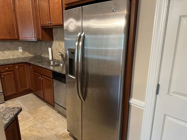 Building Photo - Condo in gated Anderson Creek Club!