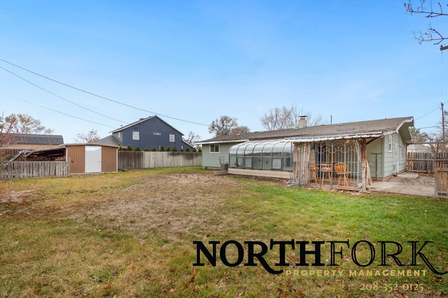 Building Photo - Conveniently located Nampa home, central t...