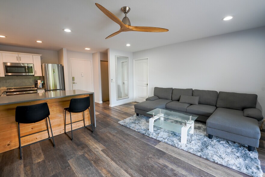 Living room - 77805 California Dr