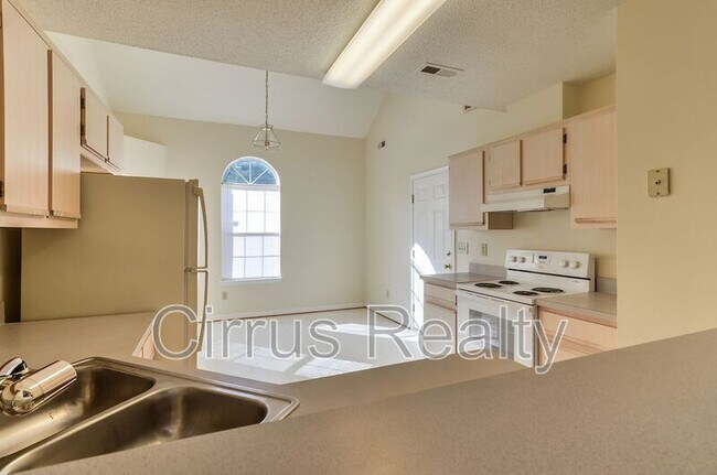Building Photo - 381 Westview Dr