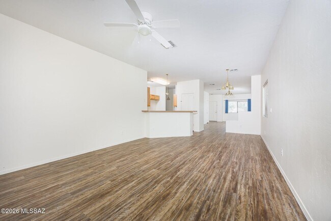 Building Photo - 8403 N Coyote View Ct