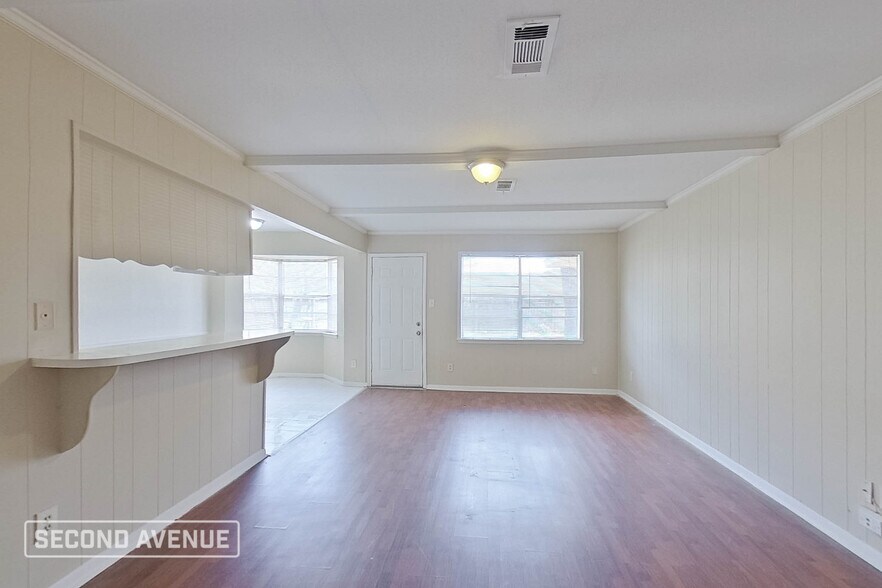 Building Photo - 9702 Hillis St