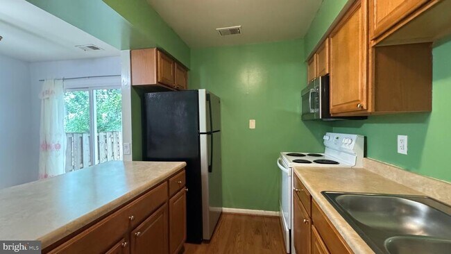 Building Photo - 14582 Earlham Ct
