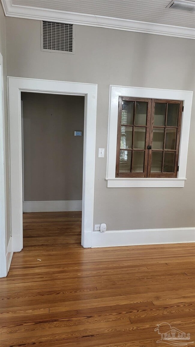 Building Photo - 1800 E Lloyd St