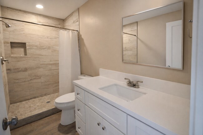 Building Photo - 3 Bed / 1 Bath – Prime Rockford Dr Location (Walk to Campus!)