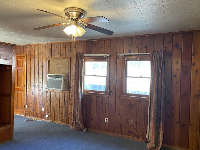 Building Photo - 339 N Abbie St