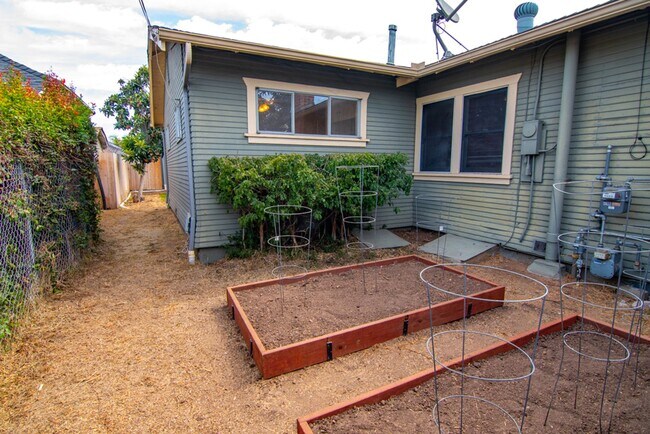 Building Photo - Charming 3-Bedroom Home for Lease in College West, San Diego