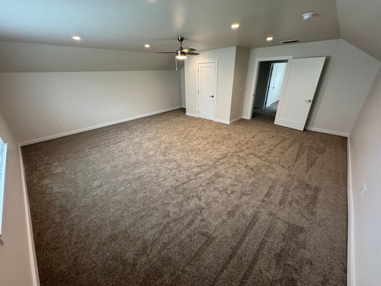 Building Photo - 611 Companion Wy