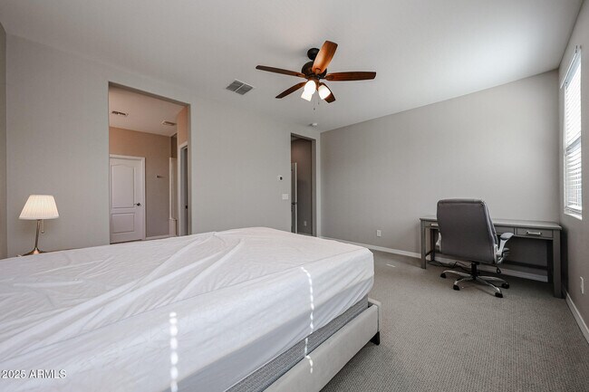 Building Photo - 3813 E Branham Ln