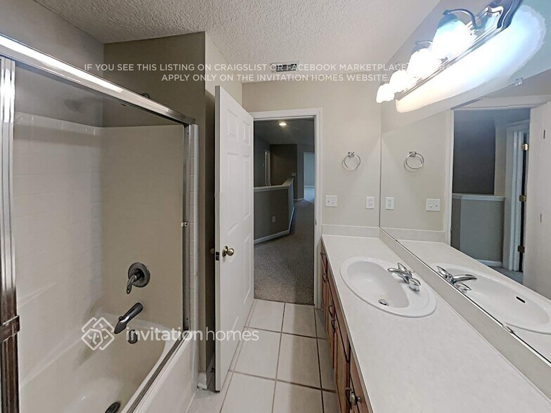 Building Photo - 14022 Summer Breeze Dr