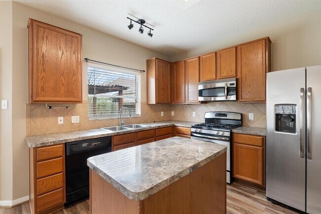 Building Photo - 15422 Elm Leaf Pl