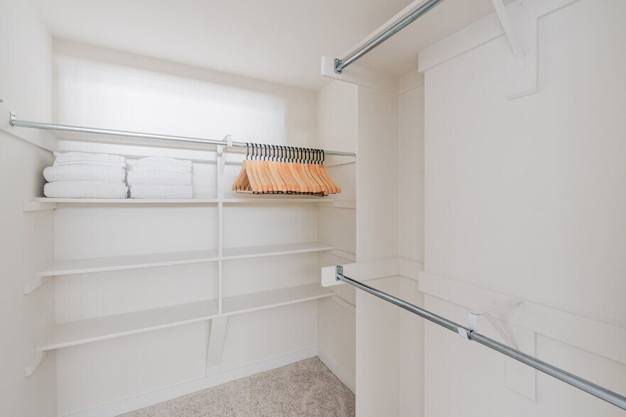 Building Photo - 3444 Fairfax Dr