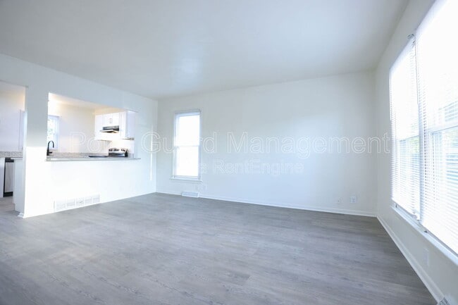 Building Photo - 5115 N 60th St