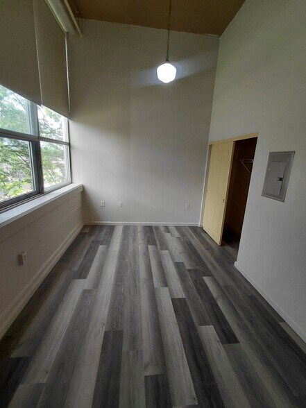 Building Photo - 316 W Walnut St