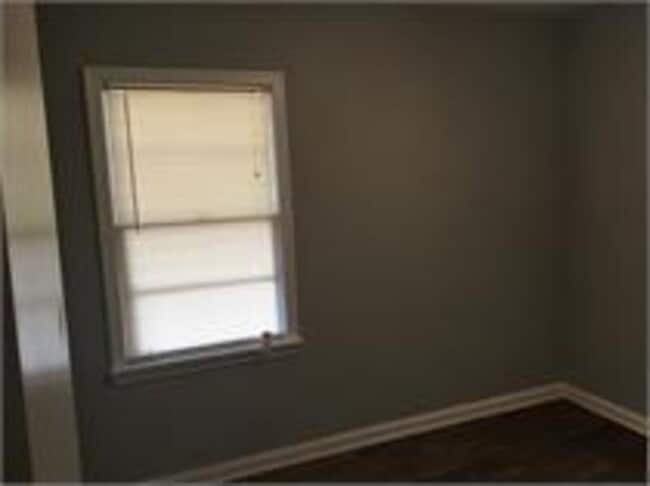 Building Photo - 805 Pamela Dr