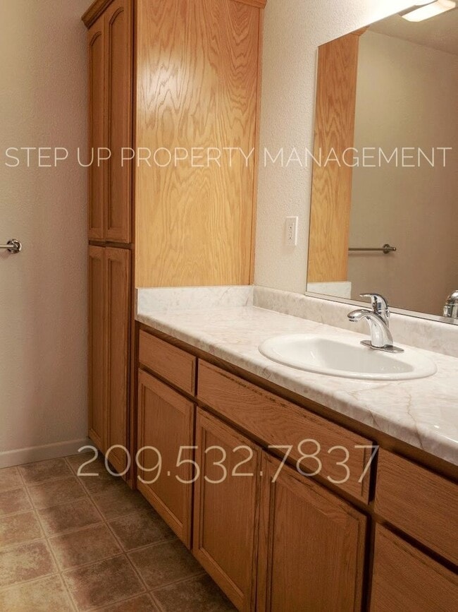 Building Photo - Serene Mountain Living at Clouds Rest: Stunning 3-Bedroom Home with Views