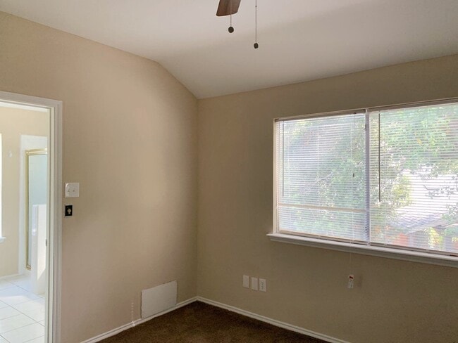 Building Photo - 5922 Cinnamon Creek Cir