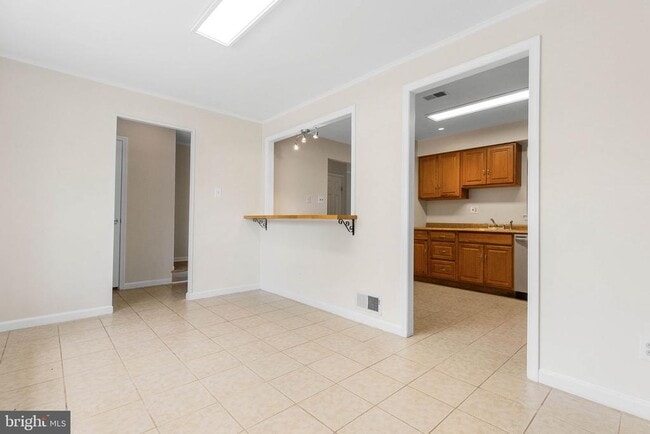 Building Photo - 303 Kidwelly Ct