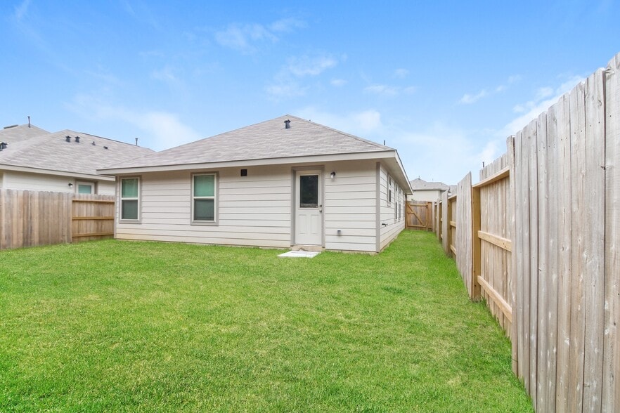 Building Photo - 3635 Solanum Dr