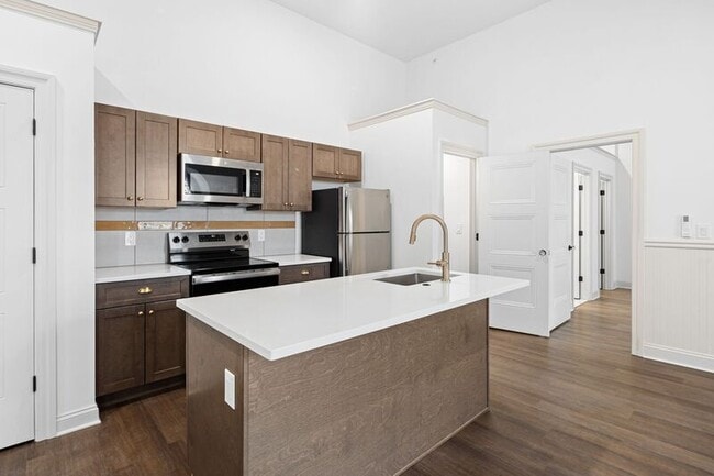 Building Photo - 401 Martin St