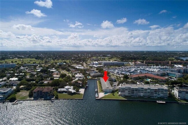 Primary Photo - 68 Yacht Club Dr