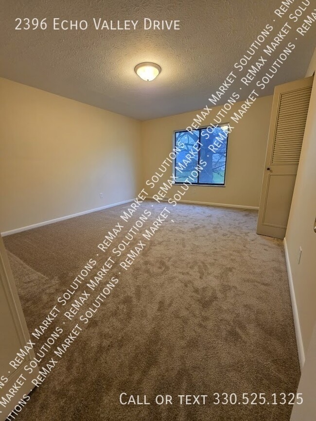 Building Photo - 2396 Echo Valley Dr