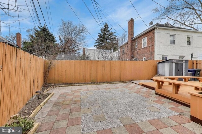 Building Photo - 903 S Irving St